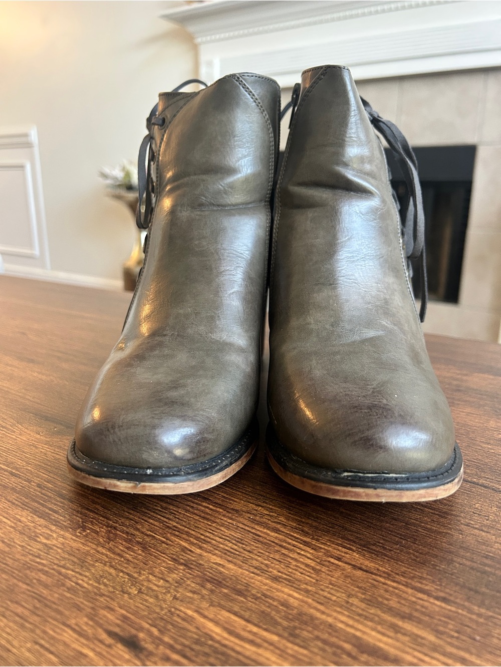 93 Vintage Women's Lace-Up Ankle Boot in Olive - Picture 3 of 6